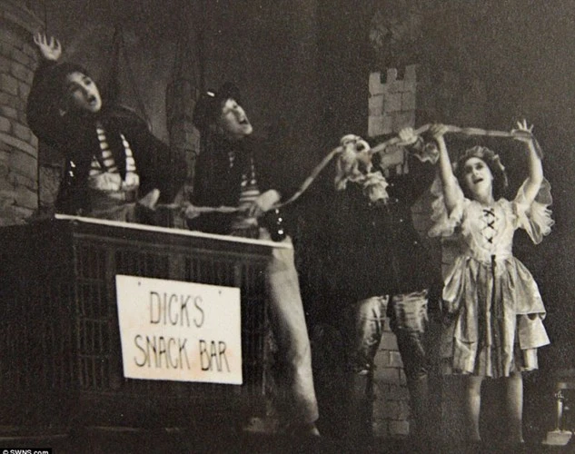 Ảnh mới công bố: Nữ hoàng Elizabeth thời xuân sắc ảnh 10